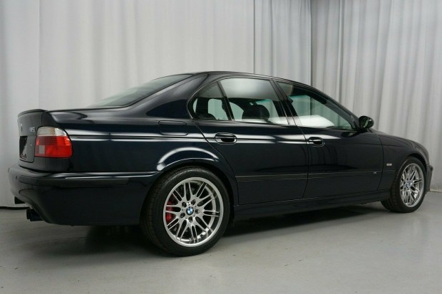 «Заряженный» BMW M5 2001 года выпуска c минимальным пробегом выставили на продажу