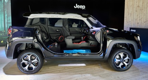 Jeep Renegade 4xe и Compass 4xe электрифицировалась для Европы