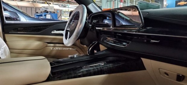 Внедорожник Cadillac Escalade получит самый большой OLED-дисплей
