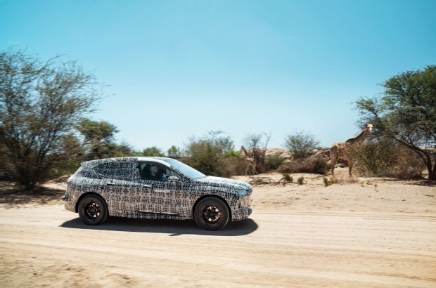 Электрокроссовер BMW испытали экстремальной жарой