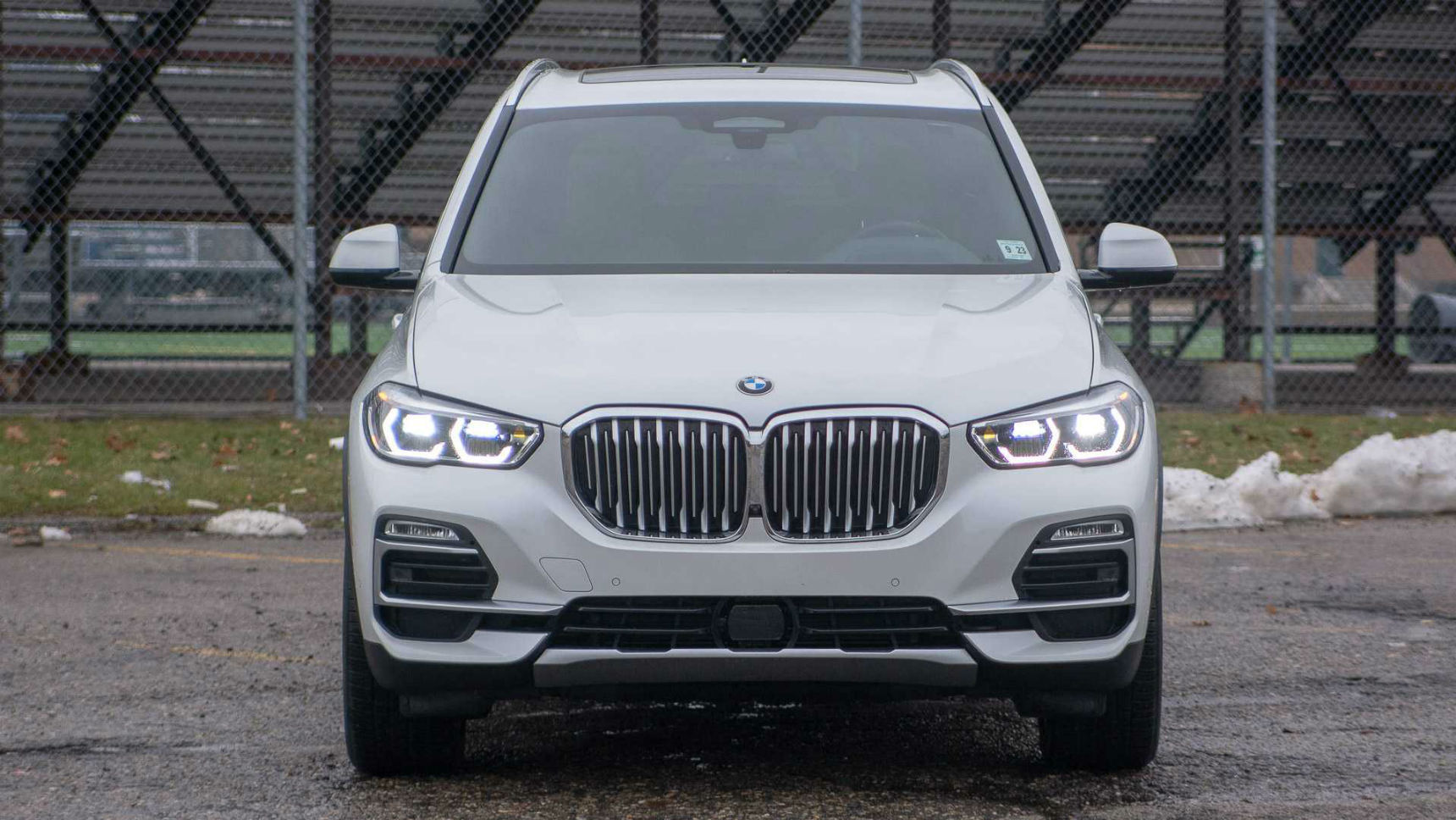 BMW назвал цены на новые версии X5 и X6 в России