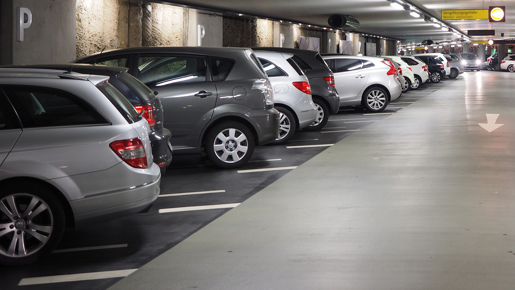 Как все же правильно парковаться: передом или задом