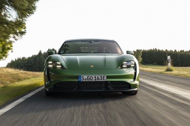 «Продуктивная роскошь»: победы Porsche Taycan
