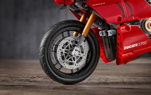 Конструктор для взрослых: Ducati Panigale V4 R от LEGO (видео)