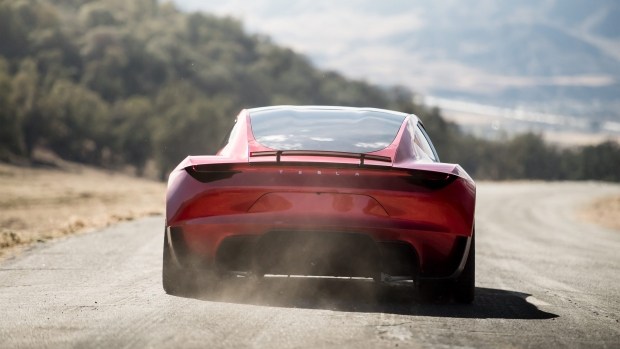 Tesla Roadster задержится на 2 года
