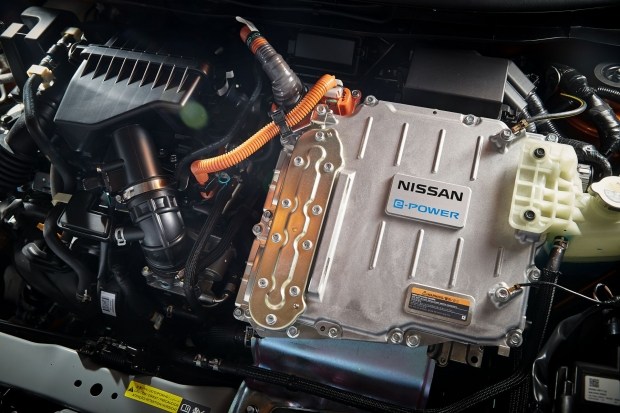 Обновлённый Nissan Kicks: гибрид дешевле конкурентов