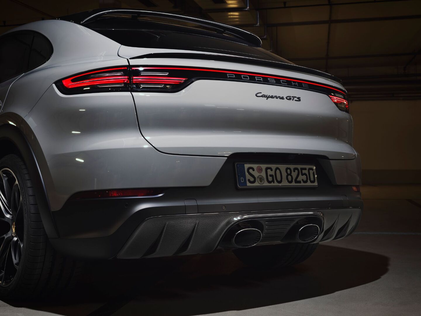 Porsche объявила российские ценники на новые Cayenne GTS