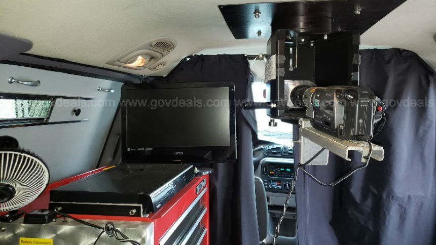 Спецслужбы продают фургон для слежки с перископом