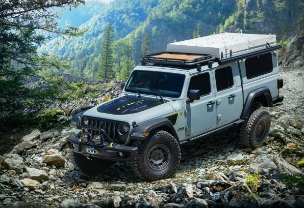 Gladiator на отдыхе: Jeep представил новый кемпер