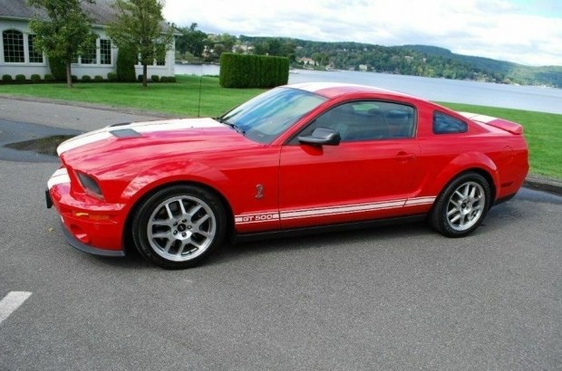 «Легендарный» Mustang Shelby GT500 продают по цене  Duster