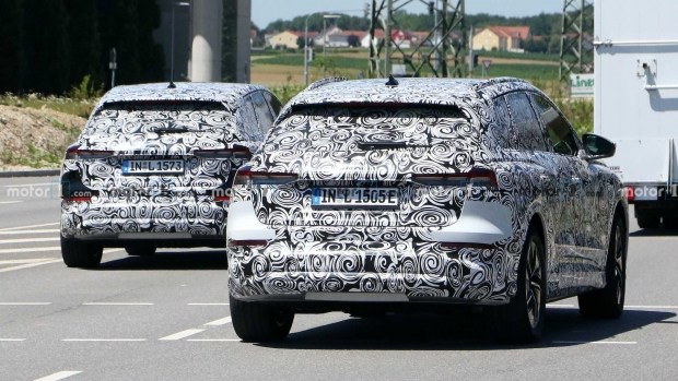 Audi тестирует сразу два новых Q4 e-tron