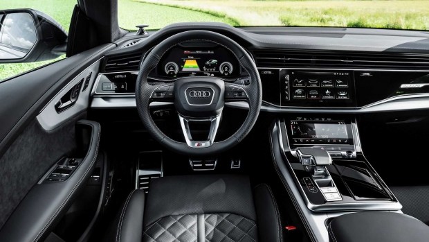 Audi Q8 тоже присоединилась к розетке