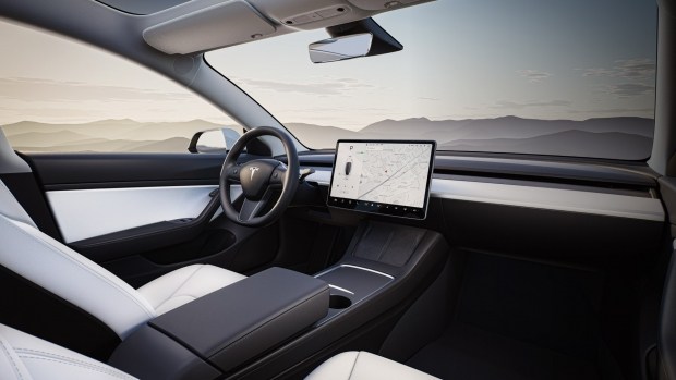 Tesla обновила Model 3