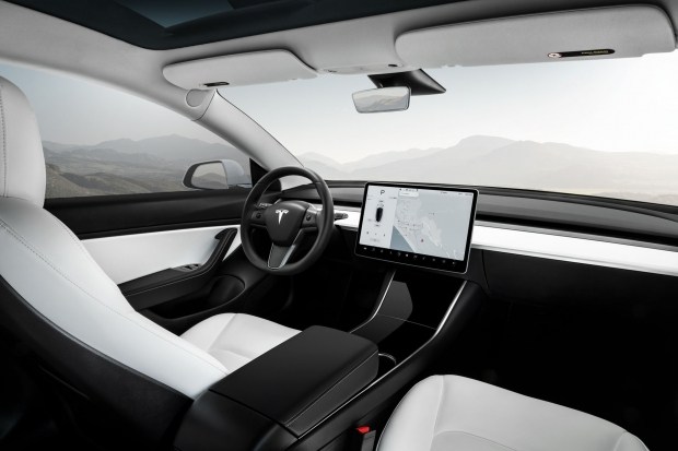 Tesla обновила Model 3