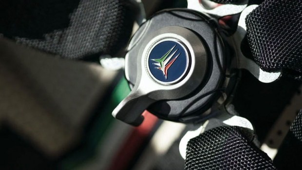 Компания Pagani представила ограниченную серию гиперкара Huayra Tricolore