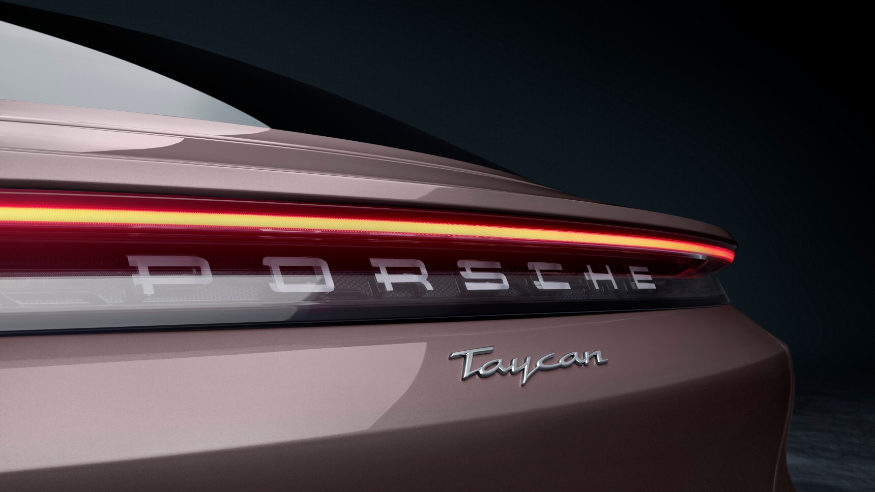 Названы российские цены на самый доступный Porsche Taycan