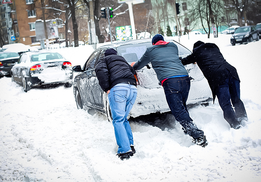 Как спасти автомобиль из снежной ловушки