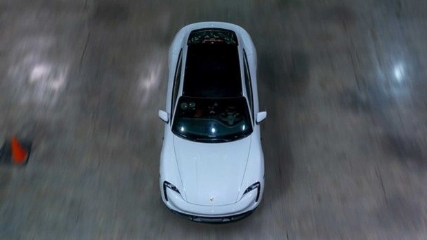 Рекорд Porsche Taycan: электрокар разогнался аж до 165 км/ч