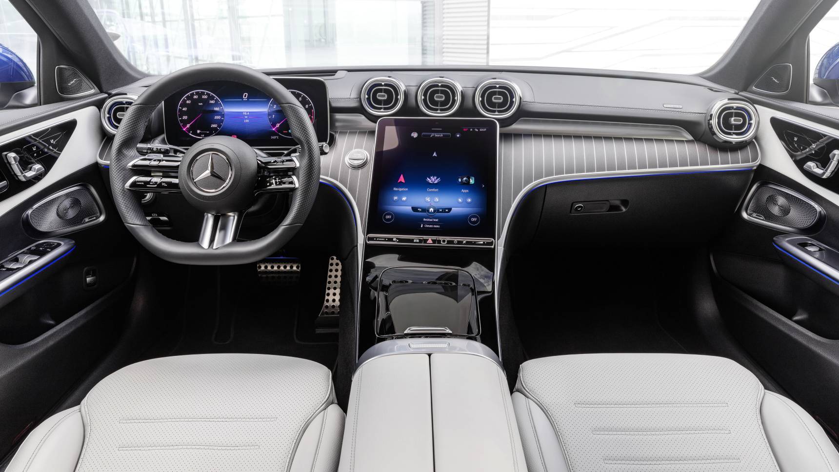 Новый Mercedes-Benz C-Class: гибридные моторы плюс навороты от S-Класса