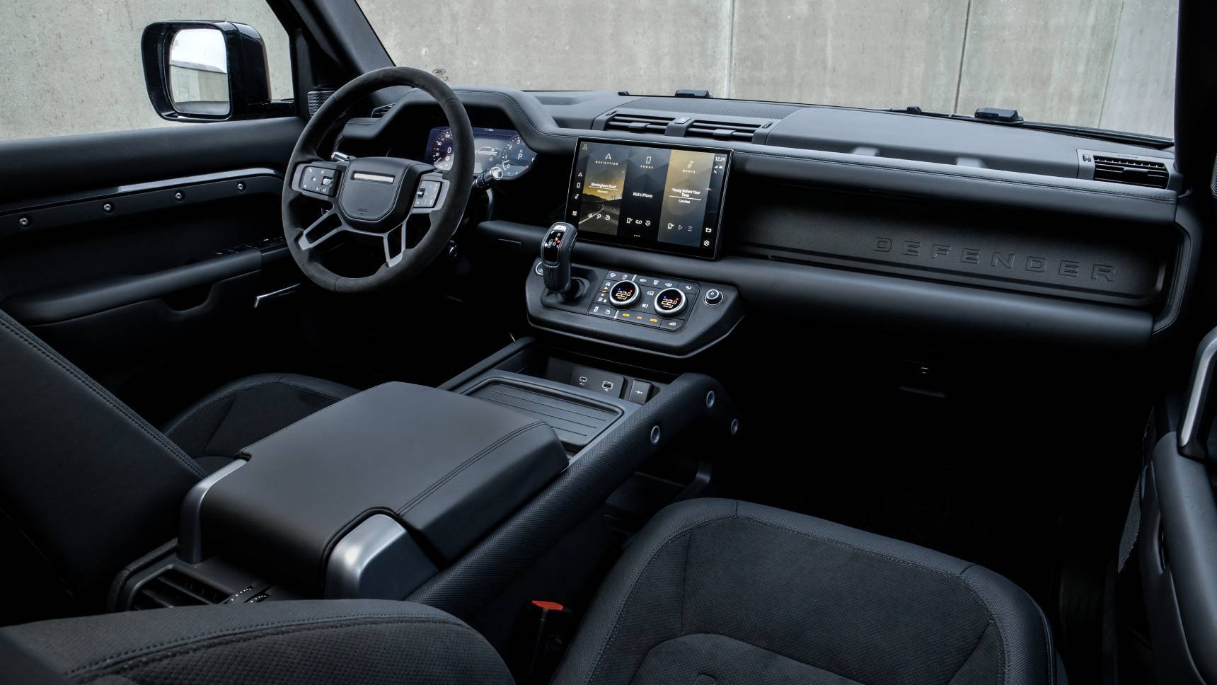 Land Rover представил Defender с двигателем V8. Он появится в России