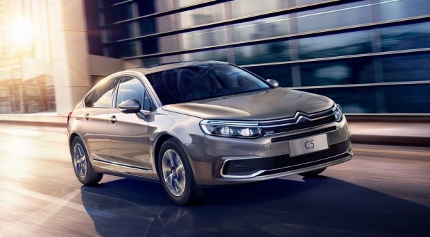 Предыдущий глобальный седан Citroen C5 и рестайлинговая версия для Китая