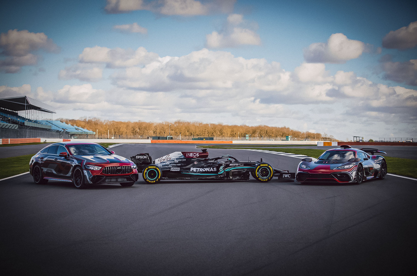 Mercedes-AMG анонсировал мощнейший суперседан GT73