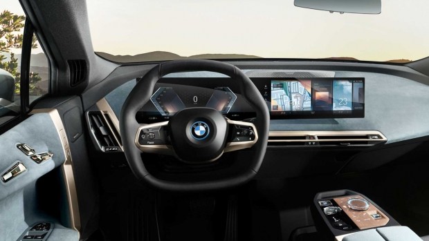 Электрический BMW iX получит 560 сил и букву «М»