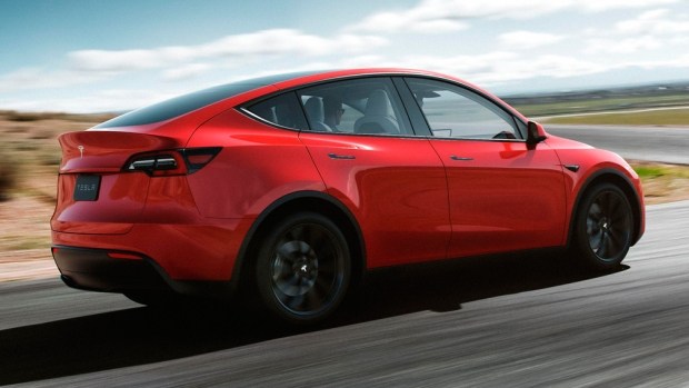Tesla отзывает около 6 тыс. авто
