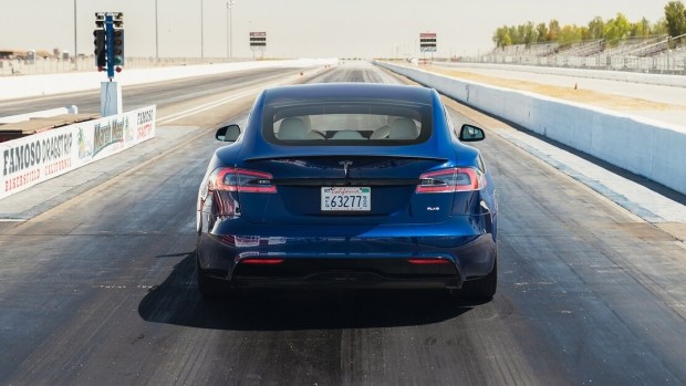 Просто лучший автомобиль? Новая Tesla Model S Plaid бьёт все рекорды