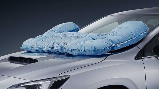 Subaru Levorg получил внешнюю подушку безопасности