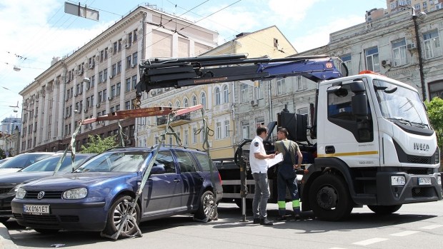 В Киеве перестали эвакуировать автомобили