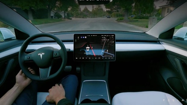 Маск демонстрирует прогресс в автономных технологиях на Tesla AI Day
