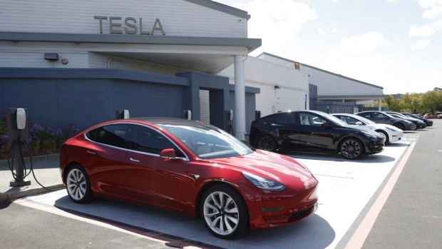 Маск демонстрирует прогресс в автономных технологиях на Tesla AI Day
