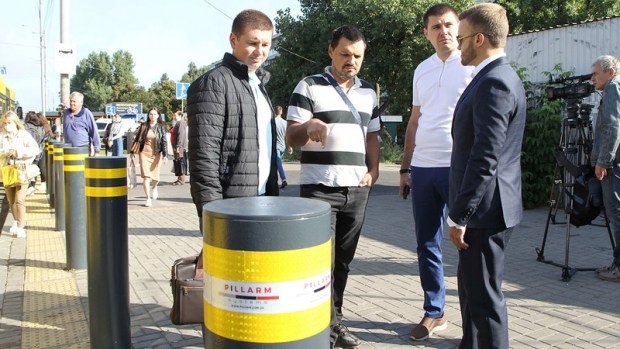 Остановки в безопасности: в Киеве установили первую систему защиты от тарана автомобилем