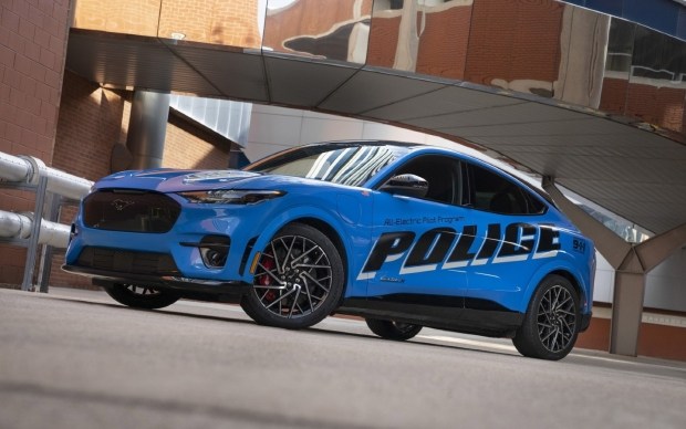 Полиция США испытает новую патрульную машину на базе Ford Mustang Mach-E
