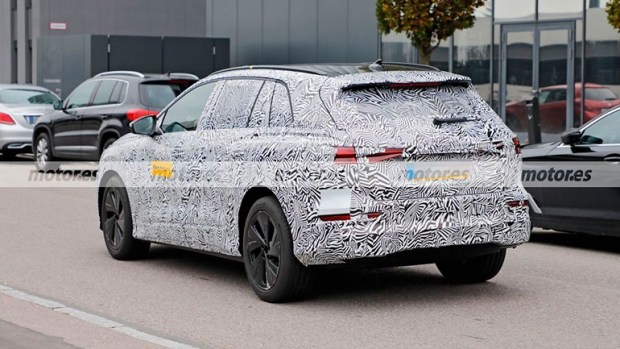 Audi все обкатывает новый Q5 e-tron