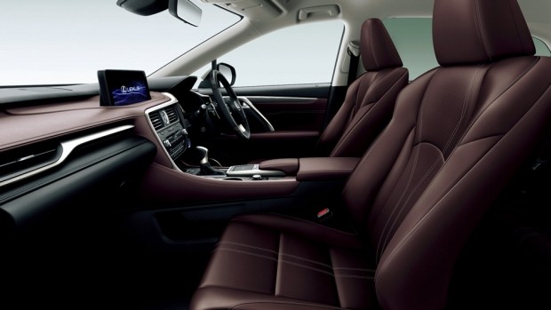 Lexus RX: больше черной элегантности