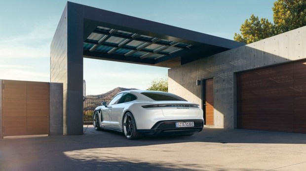 Porsche планирует установить 100 брендированных зарядных станций в Украине