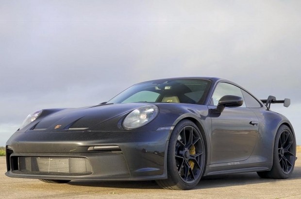 Дрэг-гонка Porsche 911: Turbo S против GT2 RS и GT3
