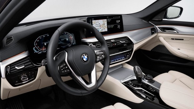 Первые изображения универсала BMW i5 Touring