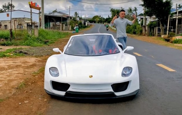 Вьетнамец построил копию суперкара Porsche из канализационных труб