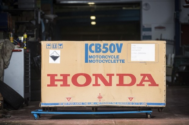 Еще в целлофане: на продажу выставлен новый 24-летний мотоцикл Honda