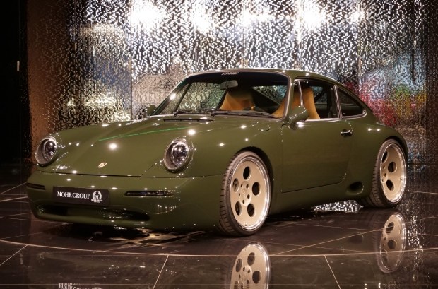Два редких рестомода Porsche 911 выставили на продажу