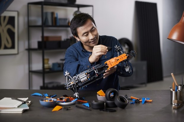 В новом формульном болиде McLaren из 1,4 тысячи деталей Lego спрятали подсказку