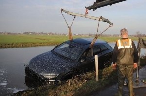 Кроссовер за 250 000 евро утопили почти сразу после покупки