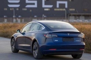 Первые Tesla Model 3 китайской сборки передали работникам завода