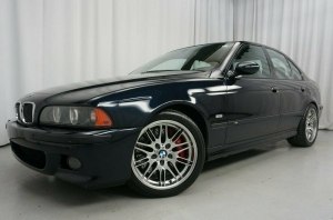 «Заряженный» BMW M5 2001 года выпуска c минимальным пробегом выставили на продажу