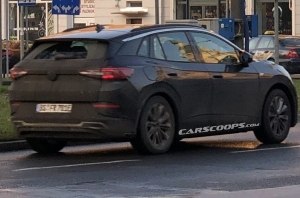 Электрический кроссовер Volkswagen ID.4 засняли на дороге