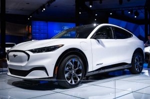 Ford Mustang Mach-E поделится технологиями с электро-минивэном Transit