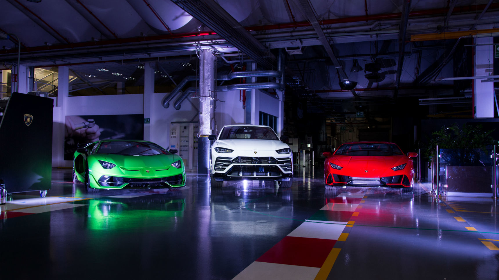 Суперкары Lamborghini отправились в рождественский пробег